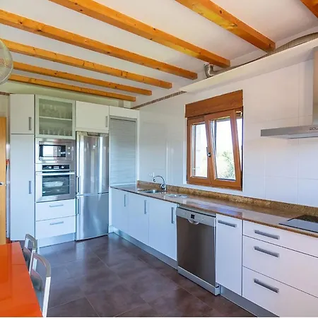 Holiday home Encantadora Casa Rustica, Comoda Y Amplia Pontones (Cantabria)